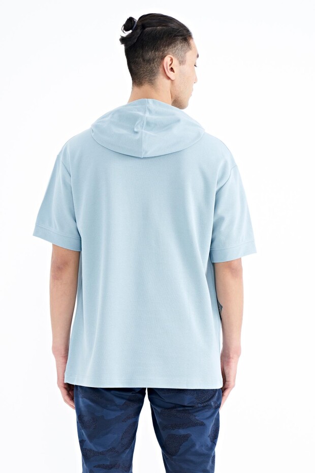 Açık Mavi Kapüşonlu Baskılı Kanguru Cepli Oversize Erkek T-shirt - 88196