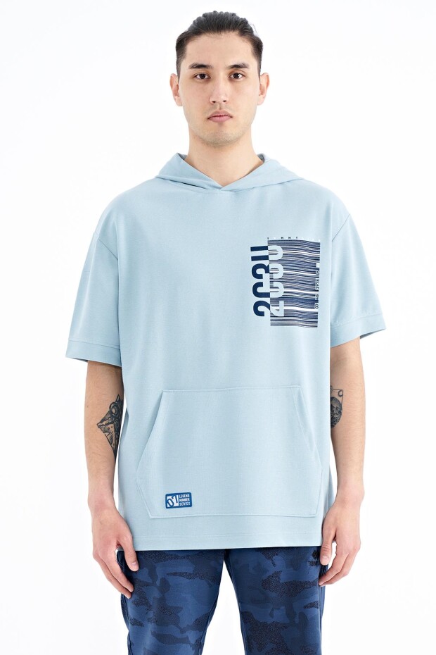 Açık Mavi Kapüşonlu Baskılı Kanguru Cepli Oversize Erkek T-shirt - 88196