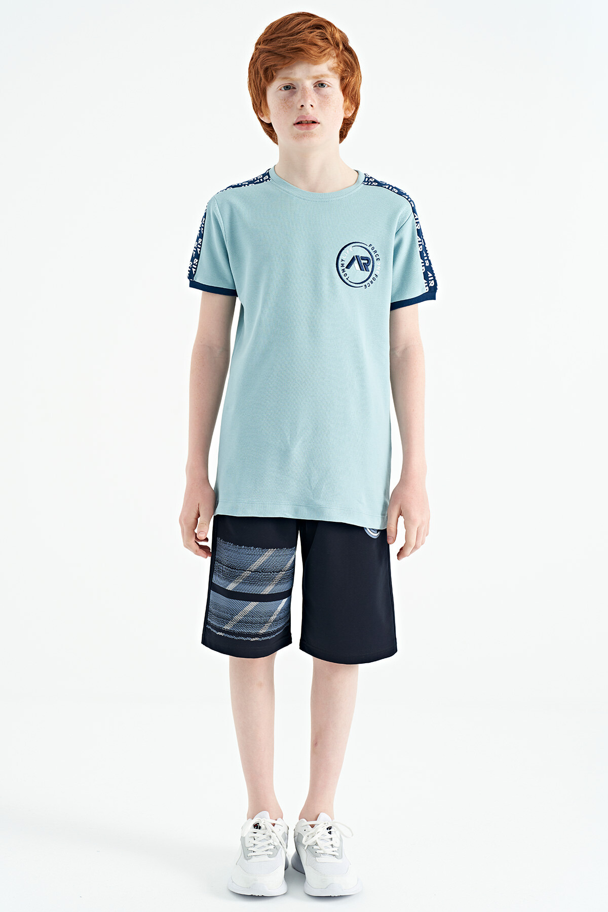 Açık Mavi Omuz Baskı Detaylı Standart Kalıp O Yaka Erkek Çocuk T-Shirt - 11121 - TOMMYLIFE (1)