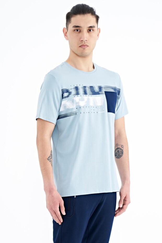 Açık Mavi Ön Cep Detaylı Baskılı Standart Kalıp Erkek T-shirt - 88200