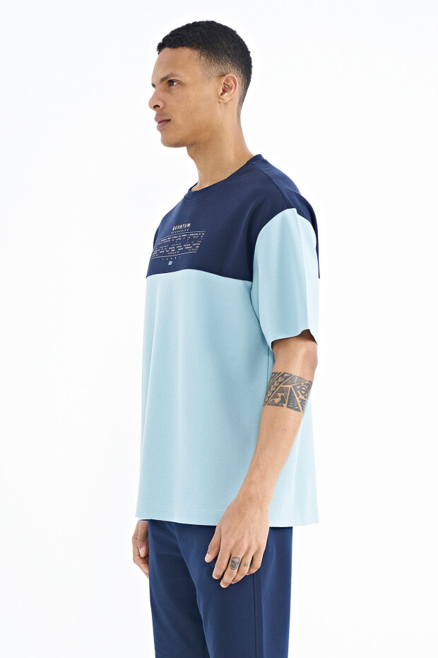 Açık Mavi Renk Geçişli Baskı Detaylı O Yaka Oversize Erkek T-shirt - 88225
