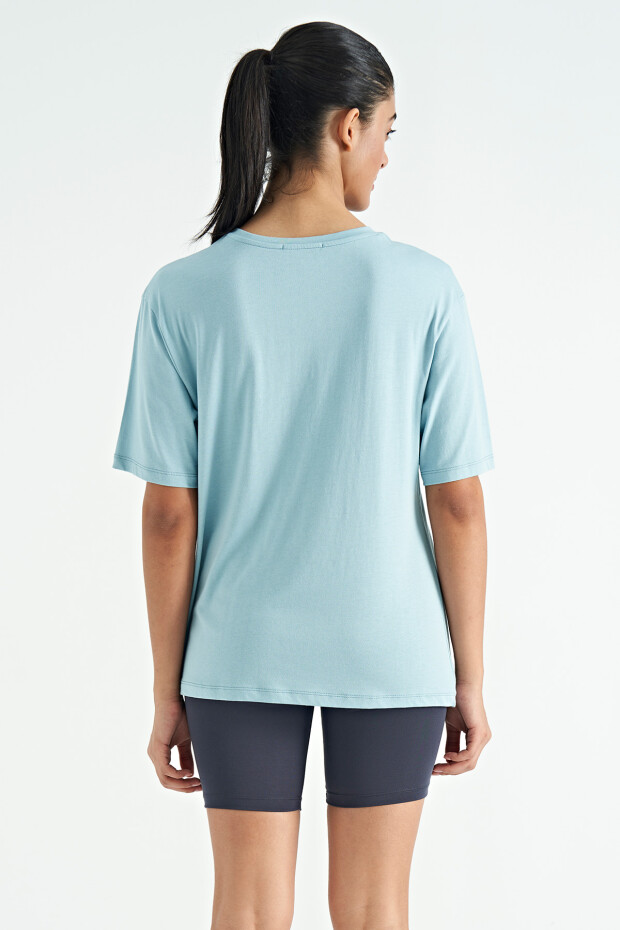 Açık Mavi Yazı Baskılı Düşük Omuzlu O Yaka Oversize Kadın T-Shirt - 02305
