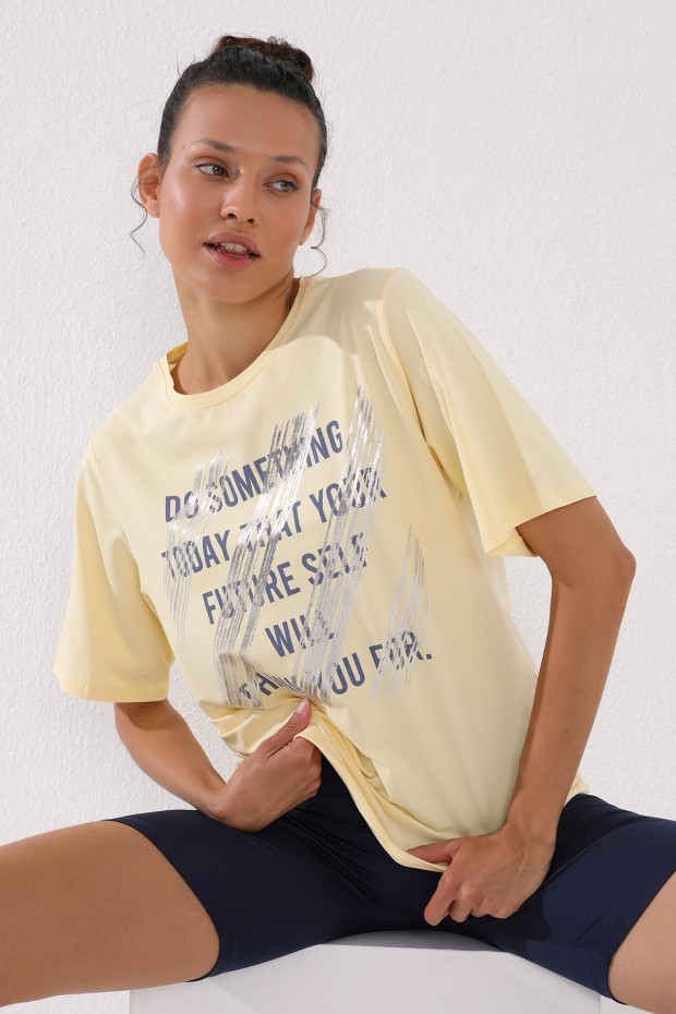 Açık Sarı Deforme Yazı Baskılı O Yaka Kadın Oversize T-Shirt - 97133