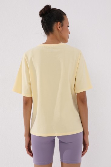 Açık Sarı Deforme Yazı Baskılı O Yaka Kadın Oversize T-Shirt - 97134 - Thumbnail