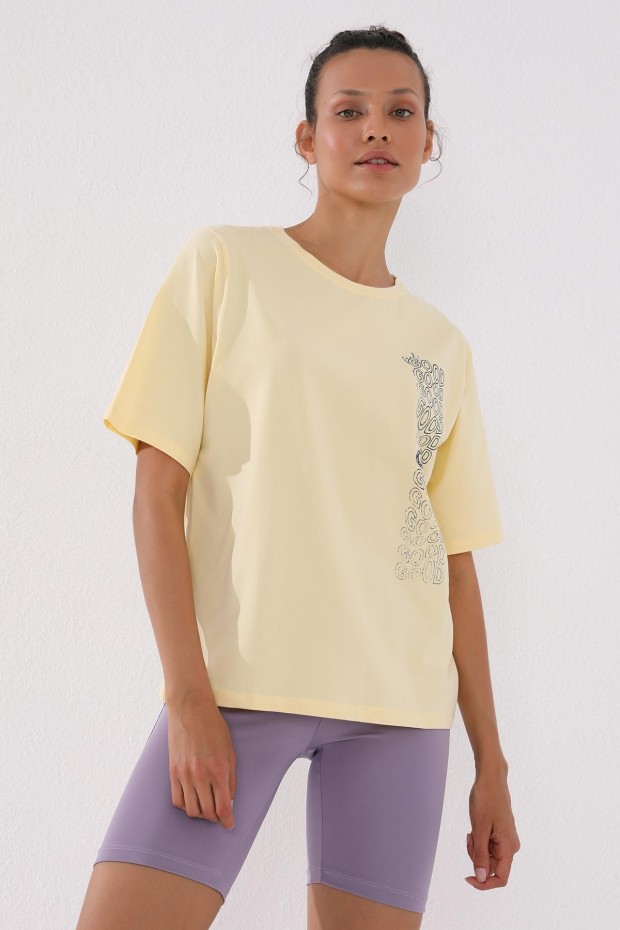 Açık Sarı Deforme Yazı Baskılı O Yaka Kadın Oversize T-Shirt - 97134