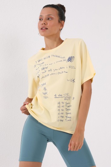 Açık Sarı El Yazısı Baskılı O Yaka Kadın Oversize T-Shirt - 97137 - Thumbnail