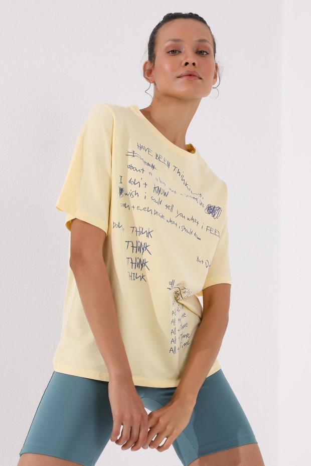 Açık Sarı El Yazısı Baskılı O Yaka Kadın Oversize T-Shirt - 97137