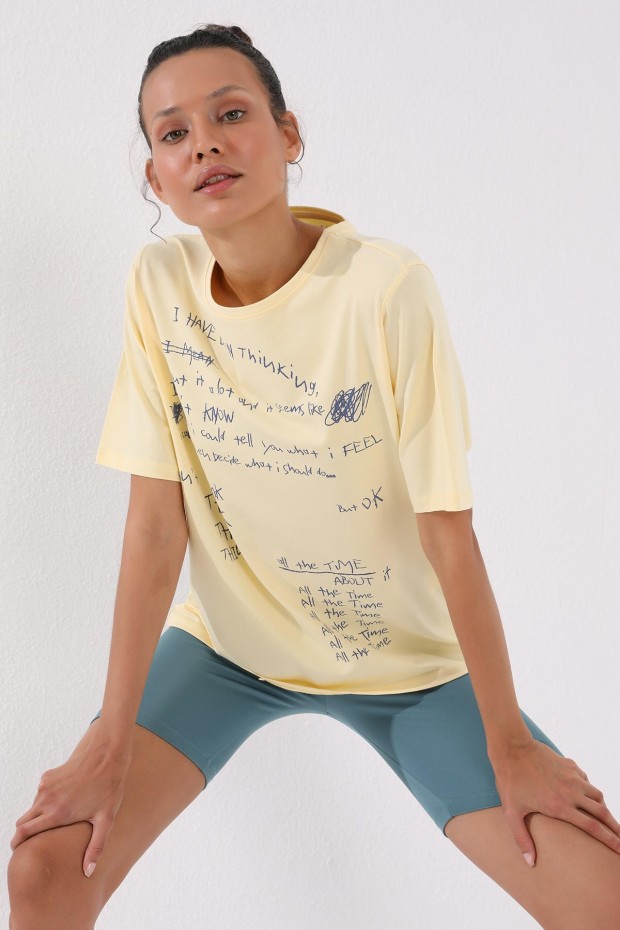 Açık Sarı El Yazısı Baskılı O Yaka Kadın Oversize T-Shirt - 97137