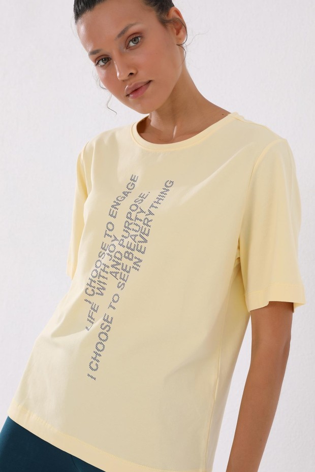 Açık Sarı Pembe Dikey Yazı Baskılı O Yaka Kadın Oversize T-Shirt - 97138