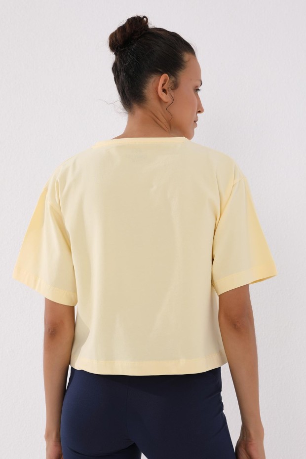 Açık Sarı Yazı Baskılı Kısa O Yaka Kadın Oversize T-Shirt - 97135