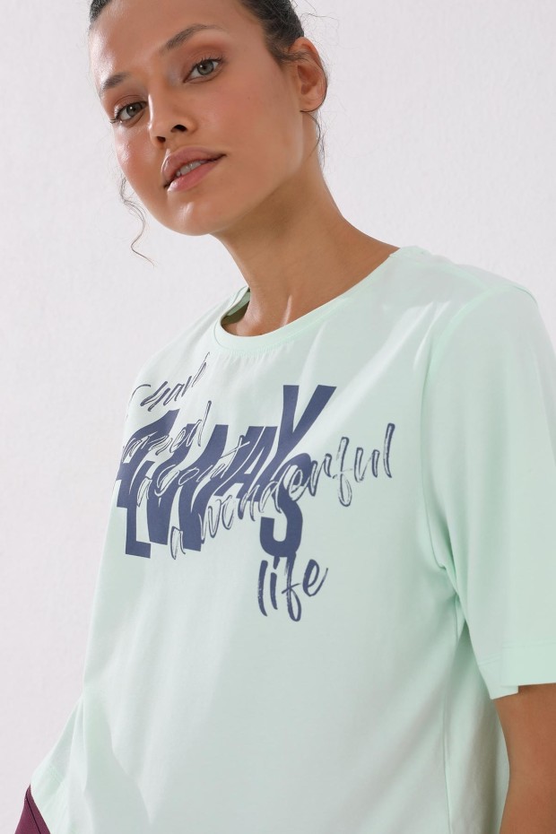 Açık Yeşil Asimetrik Yazı Baskılı O Yaka Kadın Oversize T-Shirt - 97136