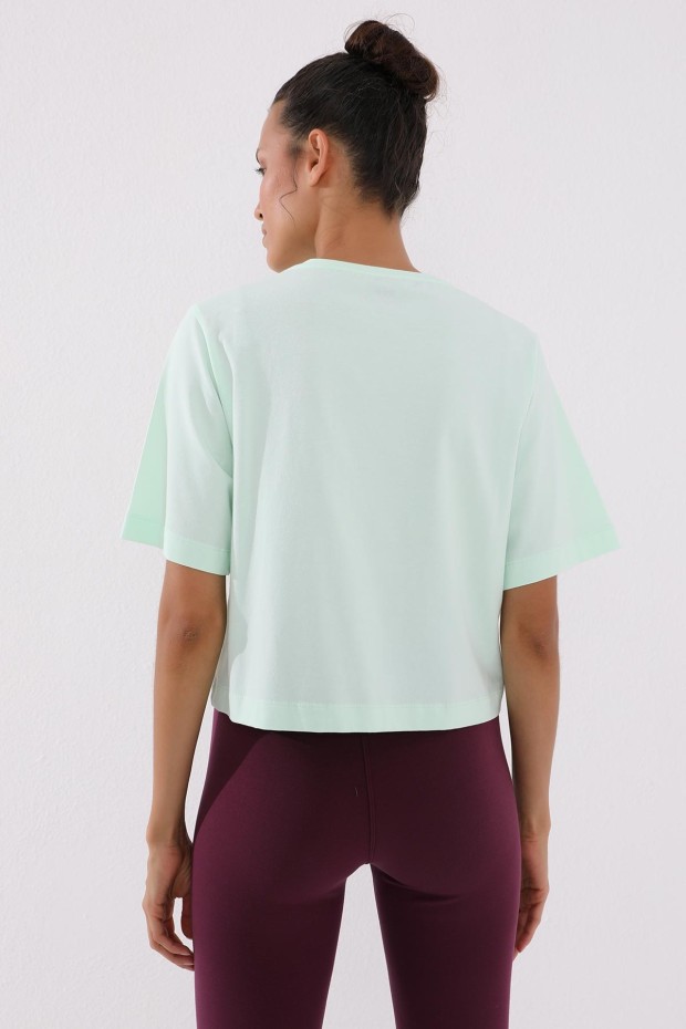 Açık Yeşil Asimetrik Yazı Baskılı O Yaka Kadın Oversize T-Shirt - 97136