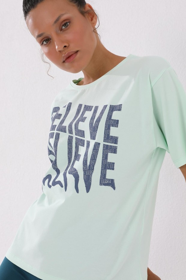 Açık Yeşil Deforme Yazı Baskılı O Yaka Oversize Kadın T-Shirt - 97139
