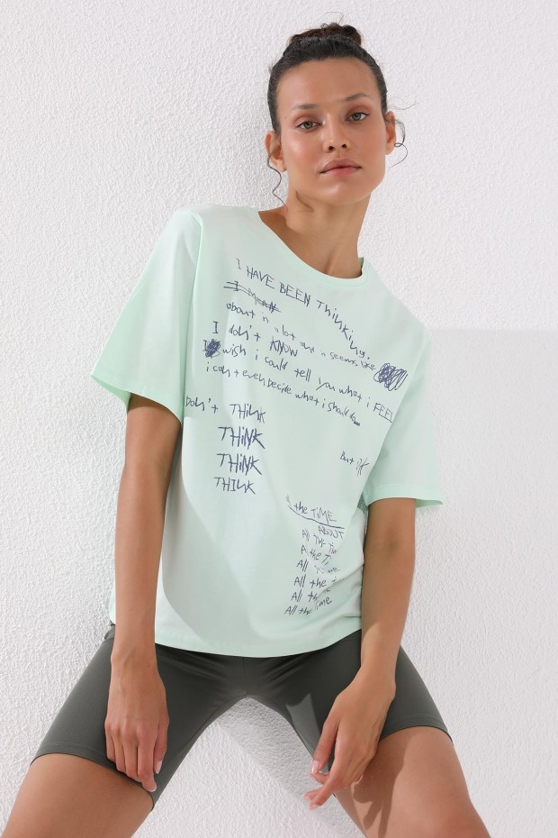 Açık Yeşil El Yazısı Baskılı O Yaka Kadın Oversize T-Shirt - 97137