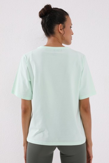 Açık Yeşil El Yazısı Baskılı O Yaka Kadın Oversize T-Shirt - 97137 - Thumbnail