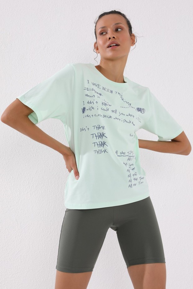 Açık Yeşil El Yazısı Baskılı O Yaka Kadın Oversize T-Shirt - 97137