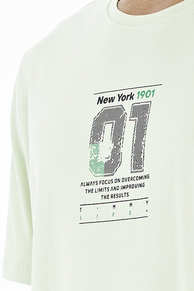 Açık Yeşil Ön ve Tek Kol Baskı Detaylı O Yaka Erkek T-shirt - 88176