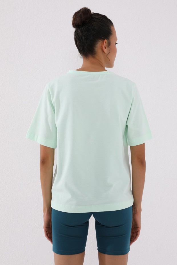 Açık Yeşil Pembe Dikey Yazı Baskılı O Yaka Kadın Oversize T-Shirt - 97138