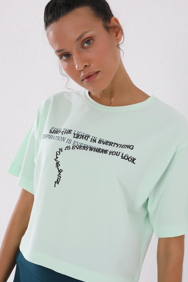 Açık Yeşil Yazı Baskılı Kısa O Yaka Kadın Oversize T-Shirt - 97135