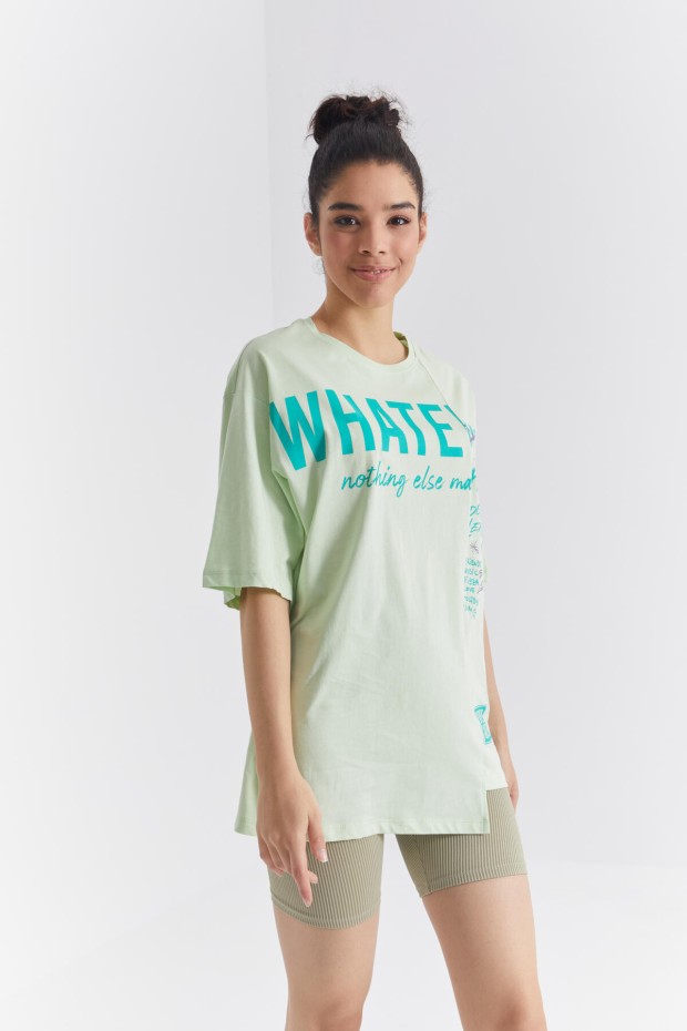 Açık Yeşil Yazı Baskılı O Yaka Oversize Düşük Omuz Kadın T-Shirt - 97215