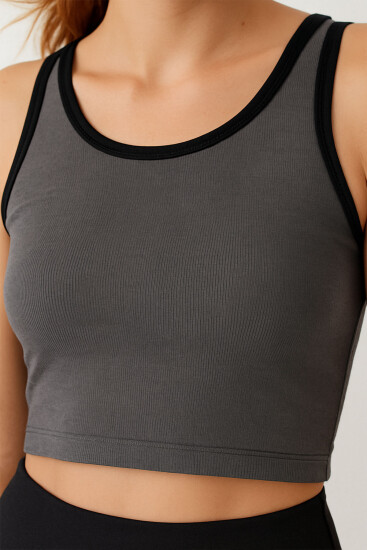 Antrasit Melanj Basic Sıfır Kol Dar Kalıp U Yaka Kadın Crop Top Atlet - 97162 - TOMMYLIFE (1)
