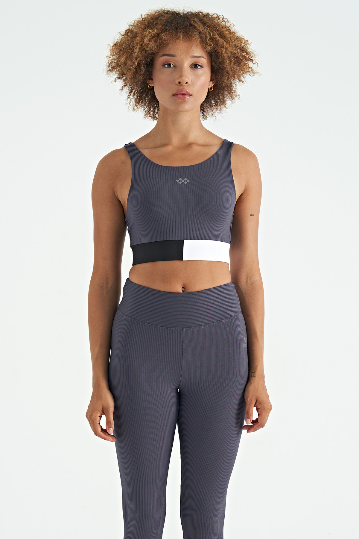 Antrasit Renk Bloklu Logo Baskılı Dar Kalıp Fitilli Kadın Büstiyer - 97275 - TOMMYLIFE