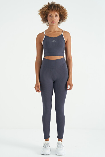 Antrasit Sırt Çapraz Detaylı Logo Baskılı Dar Kalıp Fitilli Kadın Büstiyer - 97274 - TOMMYLIFE (1)