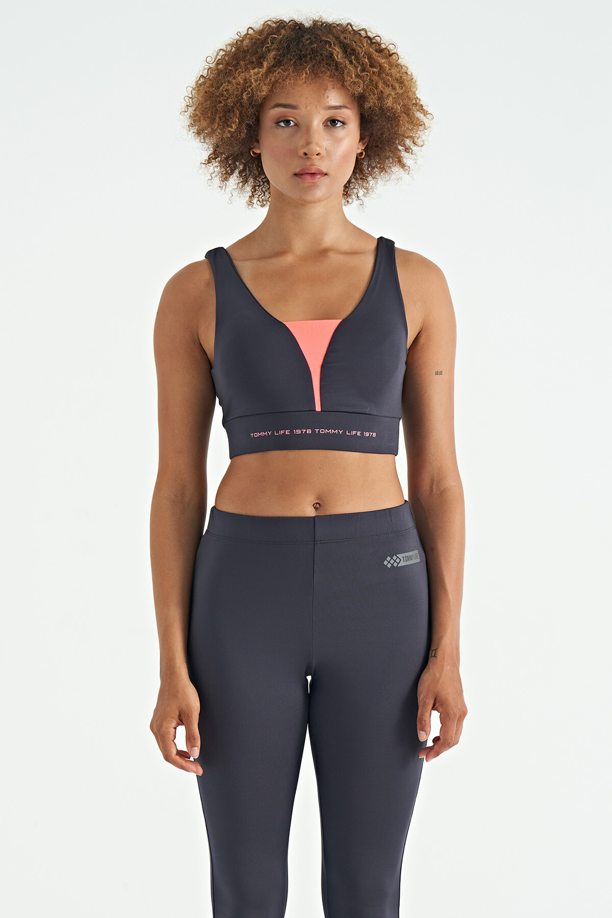 Antrasit Yazı Baskılı Renk Bloklu Dar Kalıp Dalgıç Kumaş Kadın Büstiyer - 97271 - TOMMYLIFE (1)