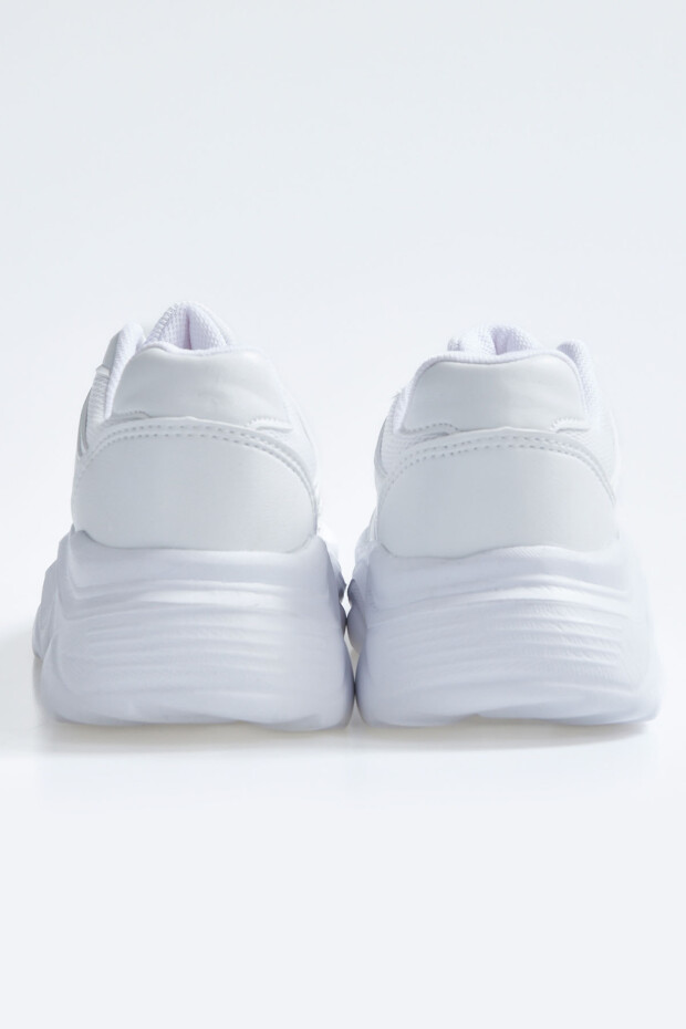 Beyaz Bağcıklı Yüksek Taban File Detaylı Kadın Spor Ayakkabı - 89201