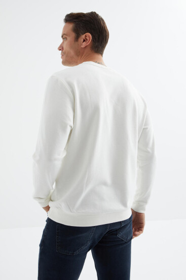 Beyaz Basic O Yaka Rahat Form Erkek Sweatshirt - 88053 - Thumbnail
