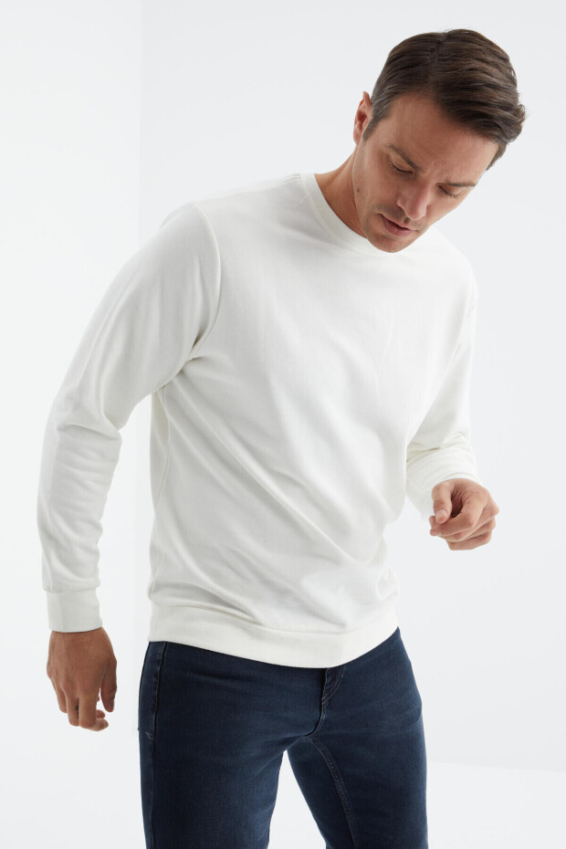 Beyaz Basic O Yaka Rahat Form Erkek Sweatshirt - 88053