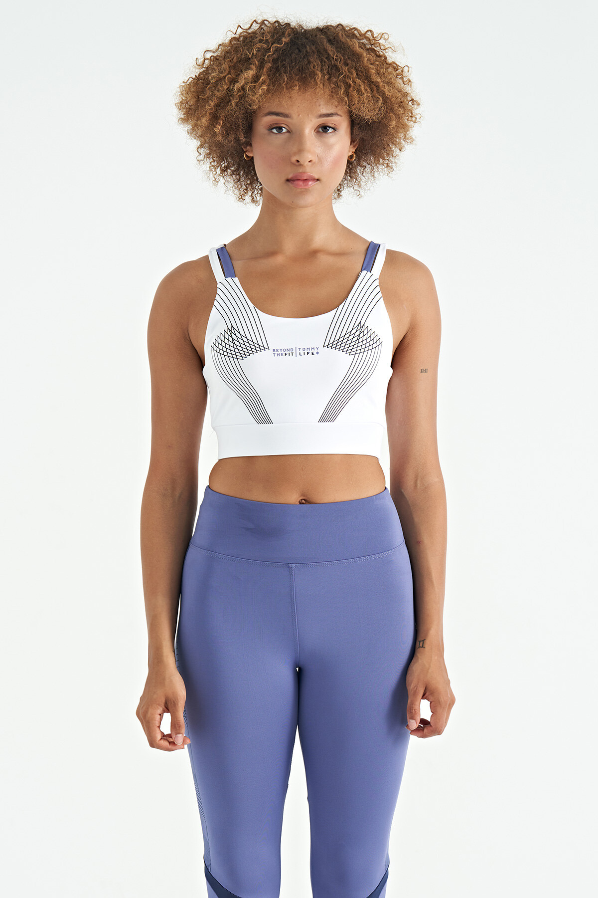 Beyaz Baskılı Sırt Çapraz Detaylı Dalgıç Kumaş Dar Kalıp Kadın Büstiyer - 97273 - TOMMYLIFE