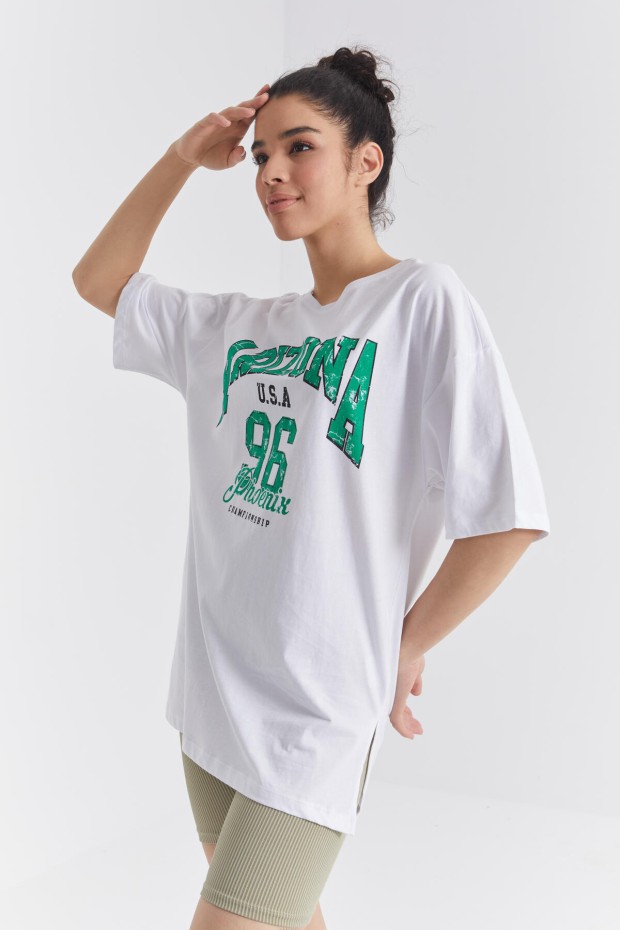 Beyaz Büyük Yazı Baskılı O Yaka Oversize Düşük Omuz Kadın T-Shirt - 97218