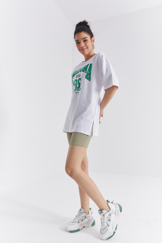 Beyaz Büyük Yazı Baskılı O Yaka Oversize Düşük Omuz Kadın T-Shirt - 97218