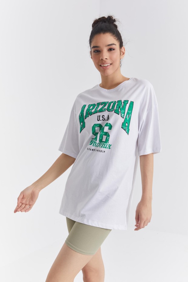 Beyaz Büyük Yazı Baskılı O Yaka Oversize Düşük Omuz Kadın T-Shirt - 97218