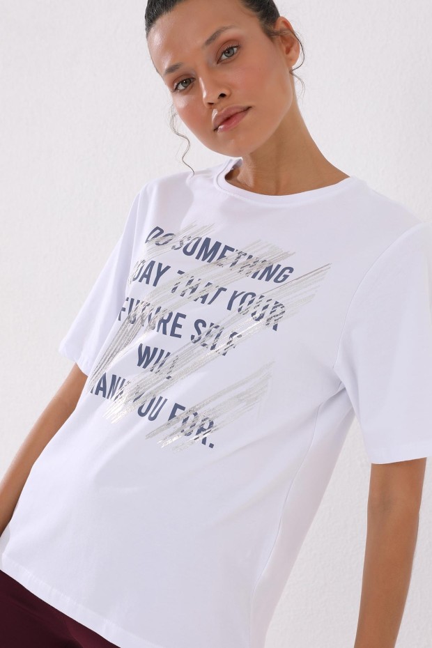 Beyaz Deforme Yazı Baskılı O Yaka Kadın Oversize T-Shirt - 97133