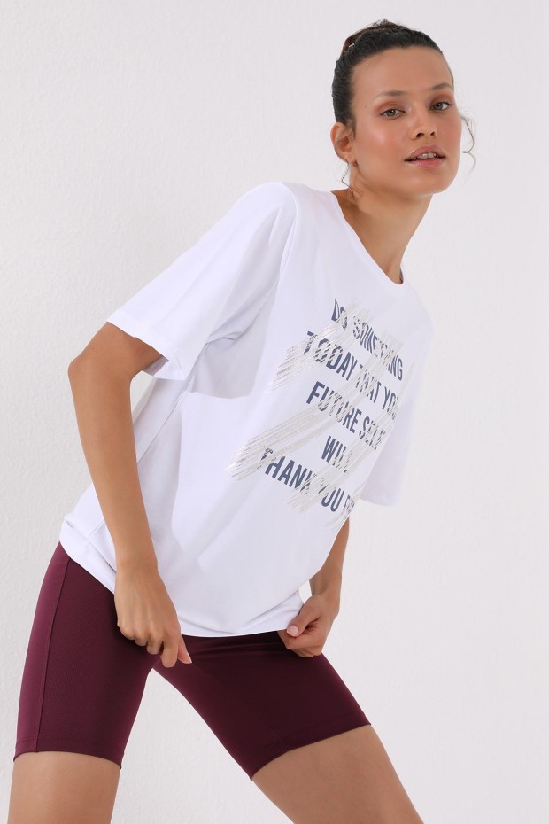 Beyaz Deforme Yazı Baskılı O Yaka Kadın Oversize T-Shirt - 97133
