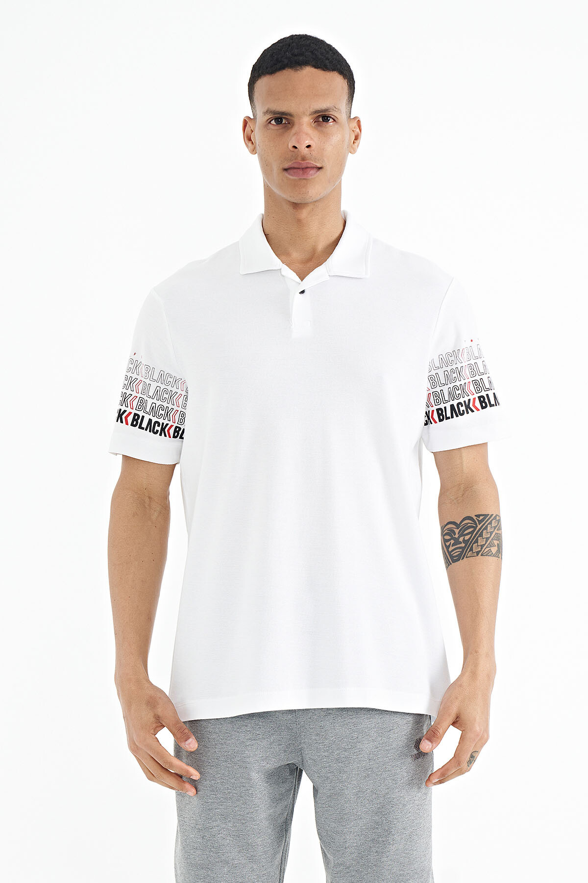 Beyaz Kol Baskı Detaylı Polo Yaka Standart Form Erkek T-shirt - 88240 - TOMMYLIFE