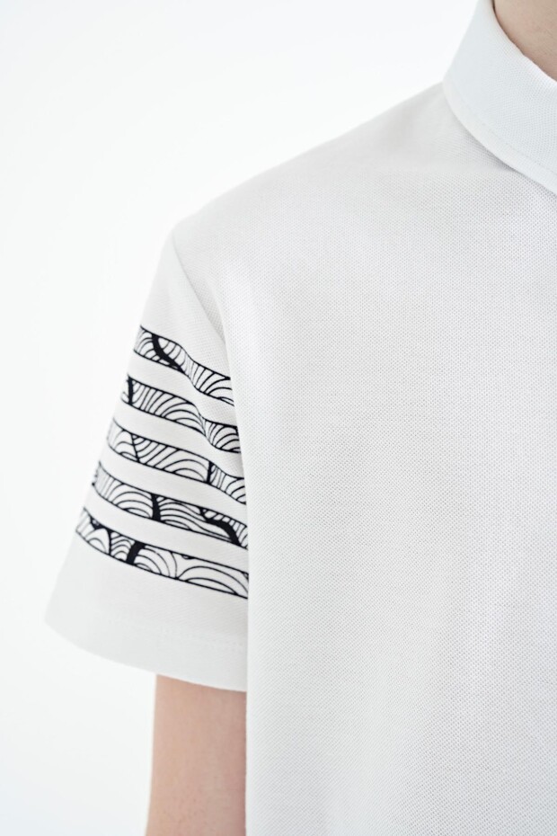 Beyaz Kol Baskı Detaylı Standart Kalıp Polo Yaka Erkek Çocuk T-Shirt - 11093