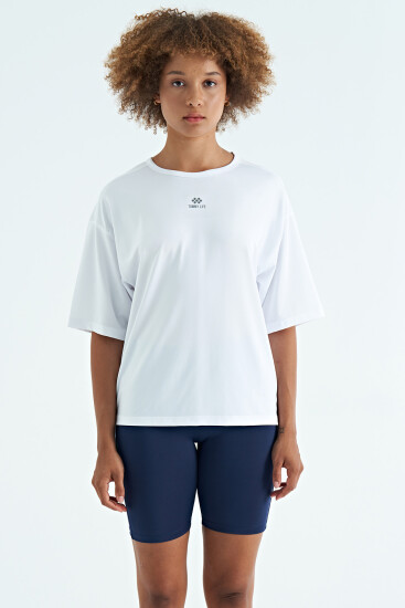 Beyaz O Yaka Baskı Detaylı Oversize Kısa Kol Kadın T-Shirt - 97263 - TOMMYLIFE (1)