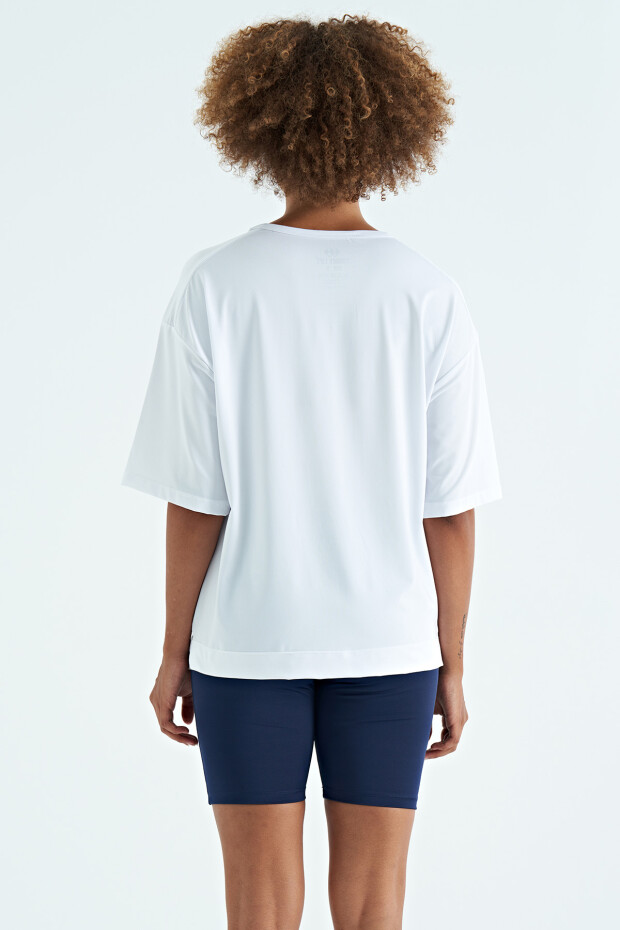 Beyaz O Yaka Baskı Detaylı Oversize Kısa Kol Kadın T-Shirt - 97263