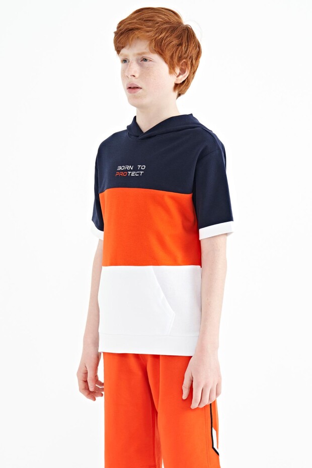 Beyaz Renk Bloklu Kanguru Cepli Kapüşonlu Oversize Erkek Çocuk T-Shirt - 11150