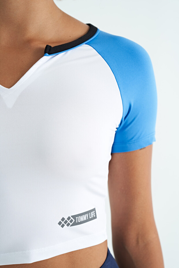 Beyaz Renk Bloklu Logo Baskılı O Yaka Dar Kalıp Kadın Crop T-Shirt - 97270