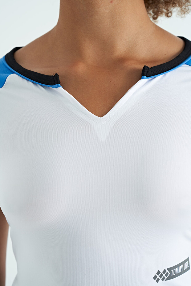 Beyaz Renk Bloklu Logo Baskılı O Yaka Dar Kalıp Kadın Crop T-Shirt - 97270