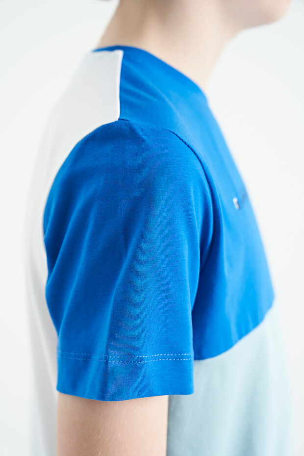 Beyaz Renk Bloklu O Yaka Baskı Detaylı Standart Kalıp Erkek Çocuk T-Shirt - 11135 - 6