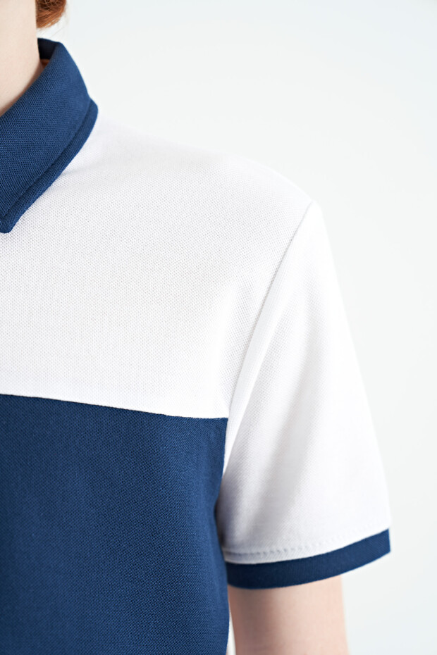 Beyaz Renk Geçişli Nakış Detaylı Standart Kalıp Polo Yaka Erkek Çocuk T-Shirt - 11110