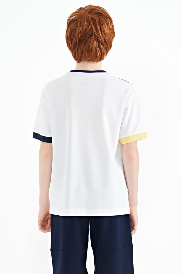 Beyaz Renk Geçişli Nakışlı Oversize Erkek Çocuk T-Shirt - 11159
