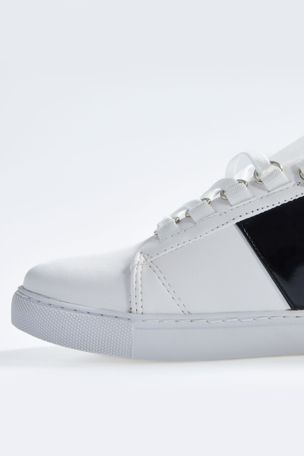 Beyaz - Siyah Bağcıklı Şerit Detaylı Suni Deri Kadın Spor Ayakkabı - 89202
