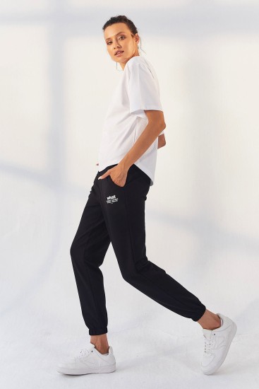 Beyaz - Siyah Yazı Baskılı Cepli Bağcıklı Lastik Paça Kadın Oversize Eşofman Takım - 95293 