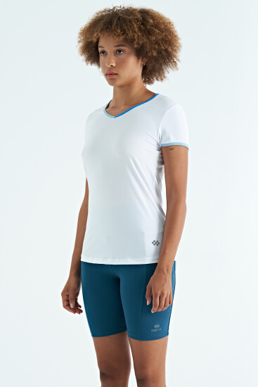 Beyaz V Yaka Standart Kalıp Kısa Kol Kadın Spor T-Shirt - 97268 - Thumbnail